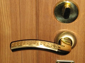 Замена дверной ручки входной двери в Емельяново
